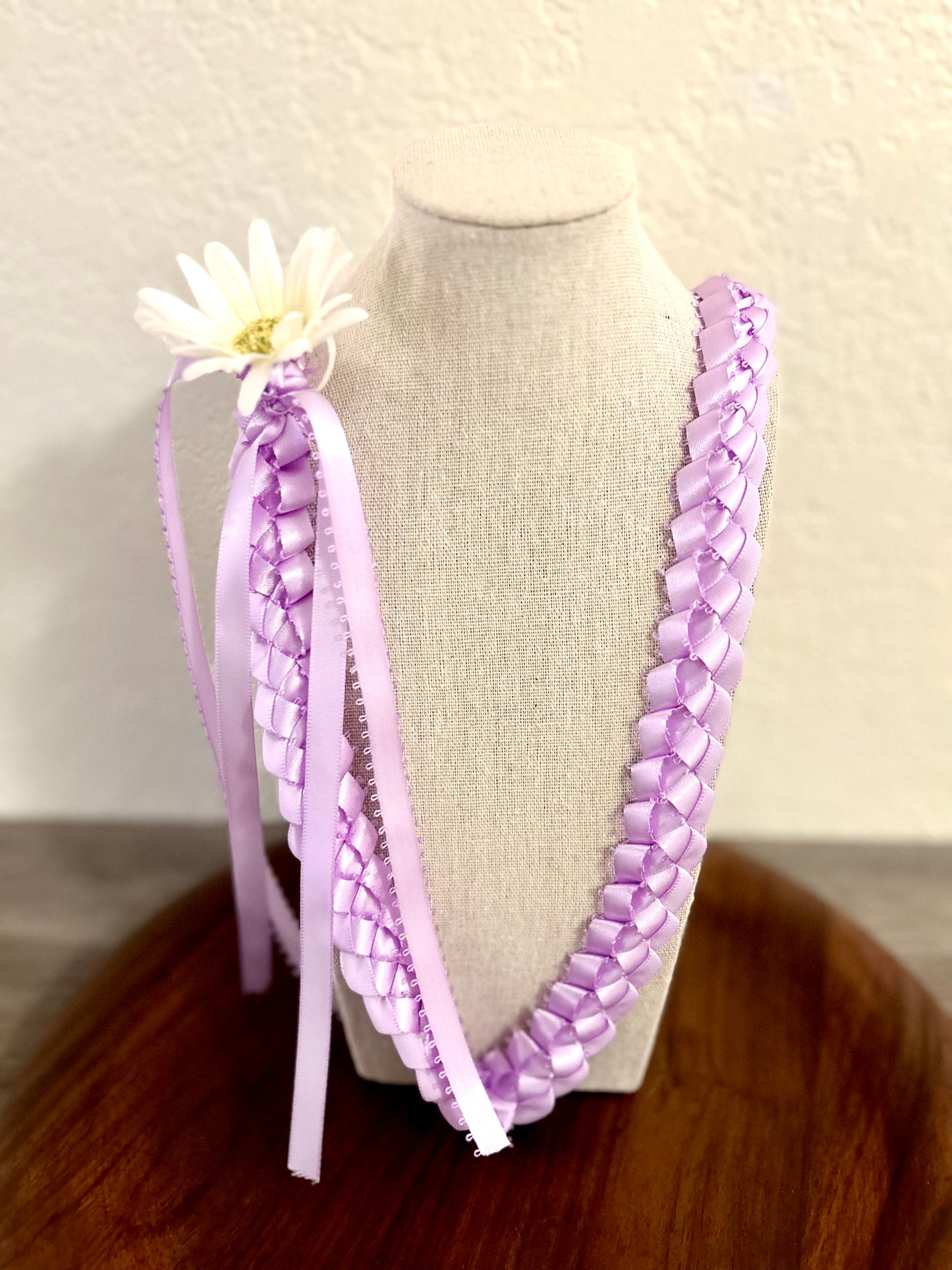 Daisy Single Strand Lei