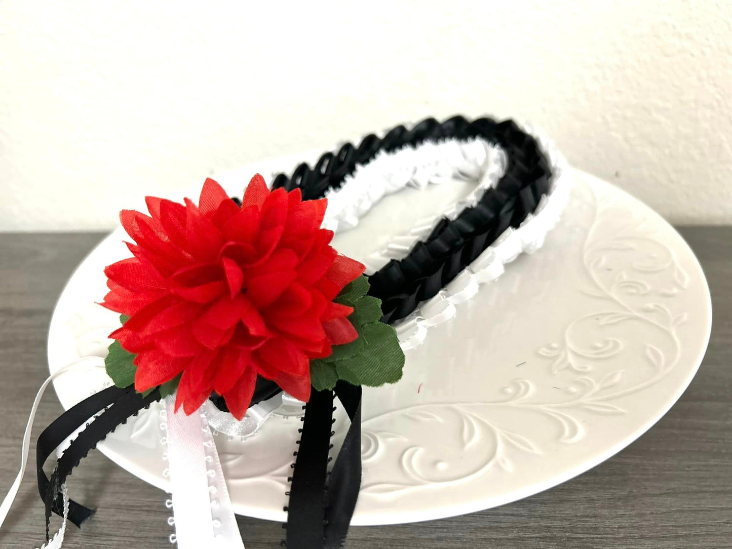 DOUBLE STRAND LEI WITH MUM [Assorted Colors Available]