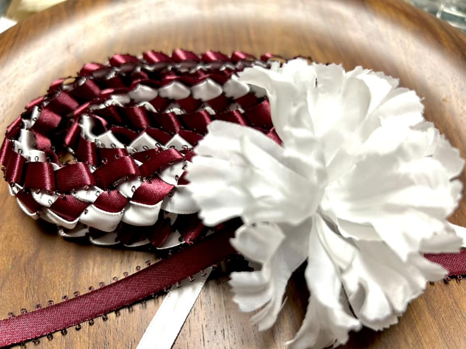 SINGLE STRAND LEI WITH CARNATION [Assorted Colors Available]