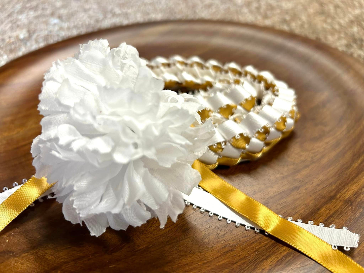 SINGLE STRAND LEI WITH CARNATION [Assorted Colors Available]