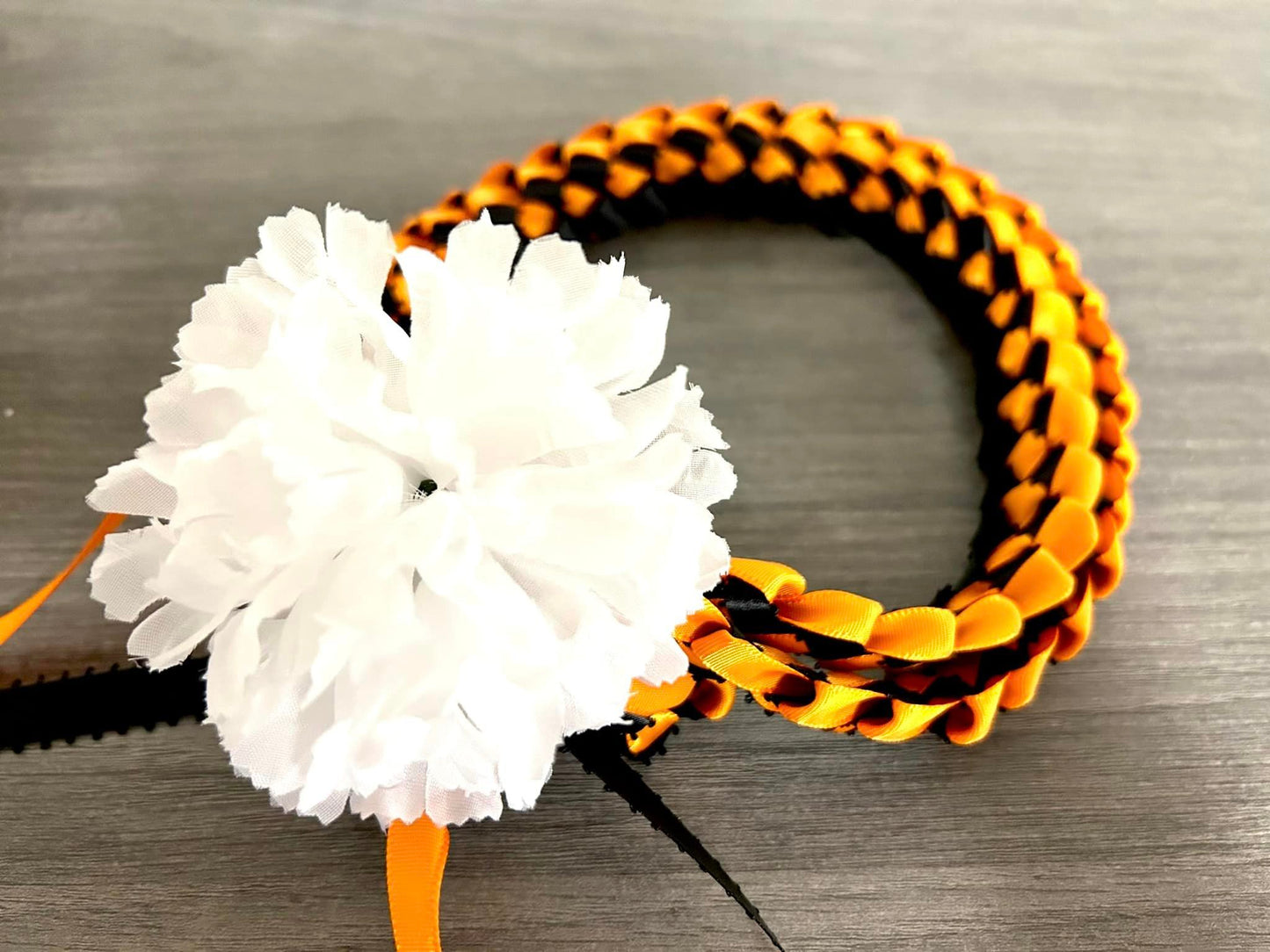 SINGLE STRAND LEI WITH CARNATION [Assorted Colors Available]