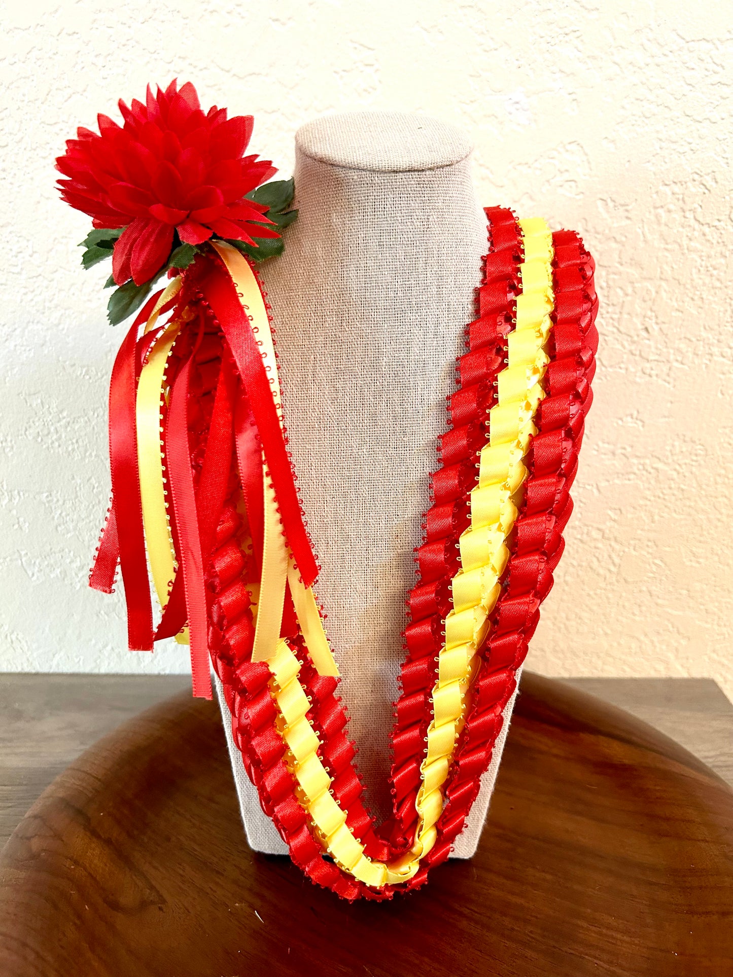 TRIPLE STRAND LEI WITH MUM [Assorted Colors Available]