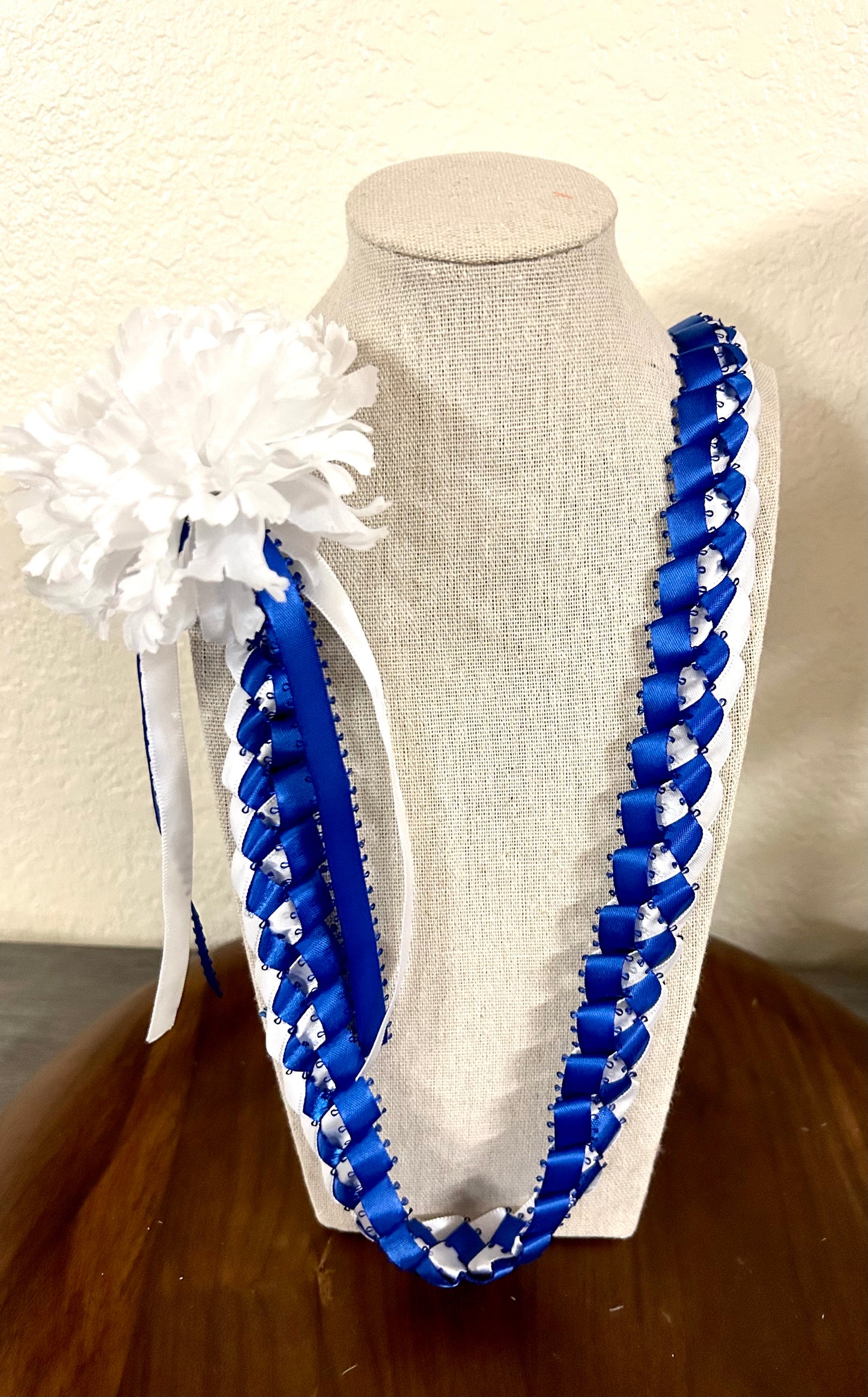 SINGLE STRAND LEI WITH CARNATION [Assorted Colors Available]