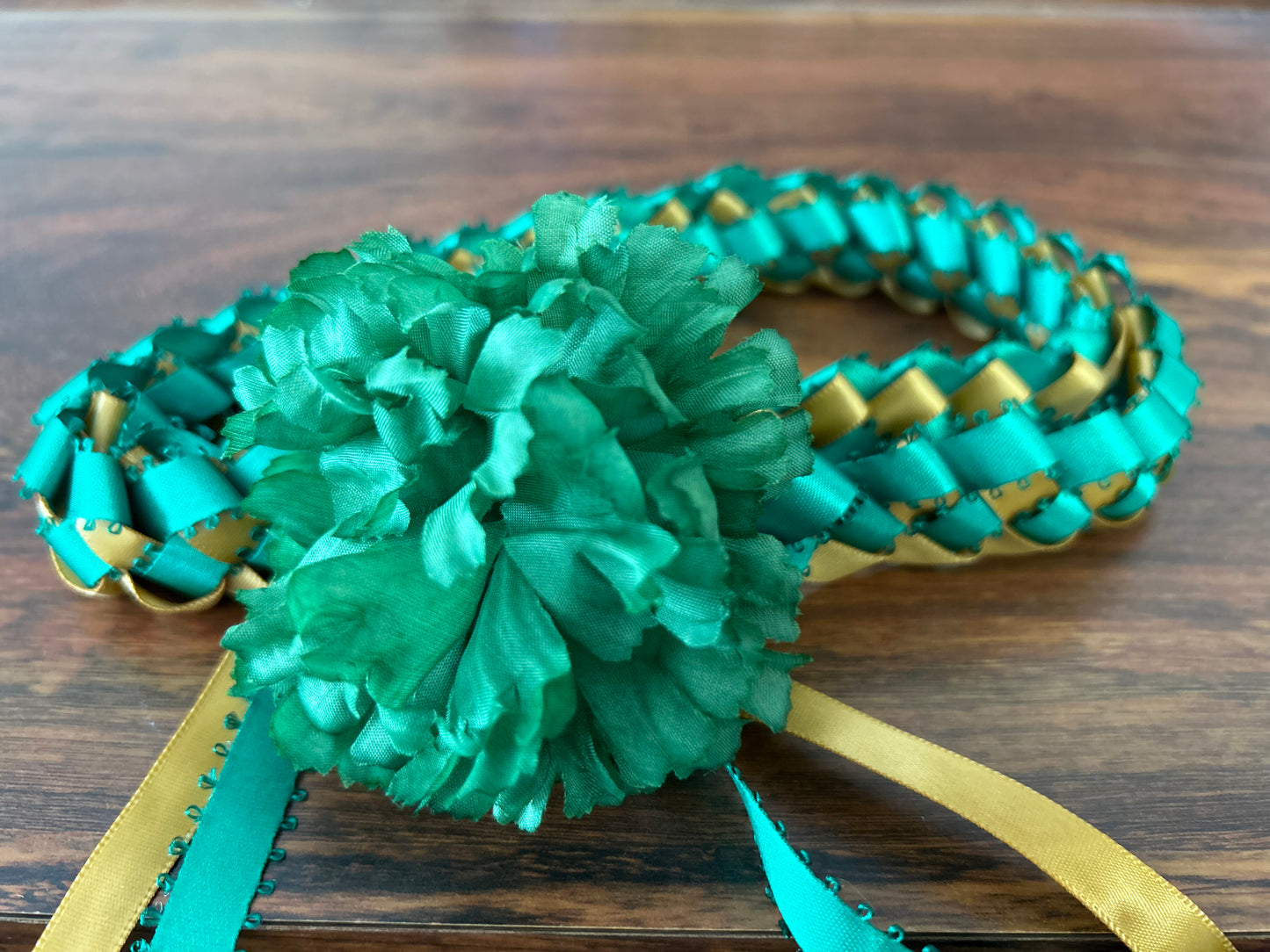 SINGLE STRAND LEI WITH CARNATION [Assorted Colors Available]