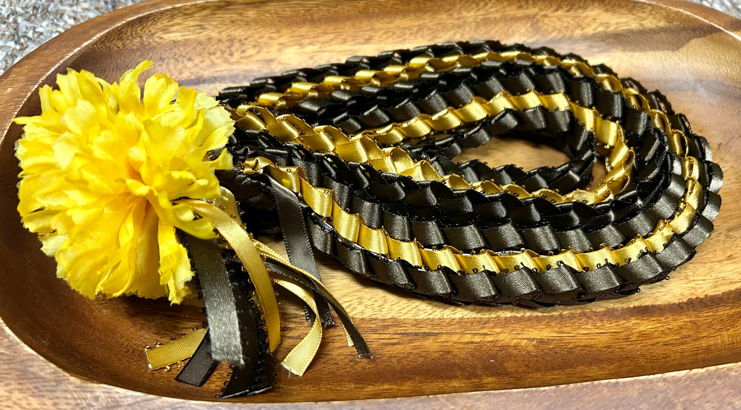 TRIPLE STRAND LEI WITH CARNATION [Assorted Colors Available]